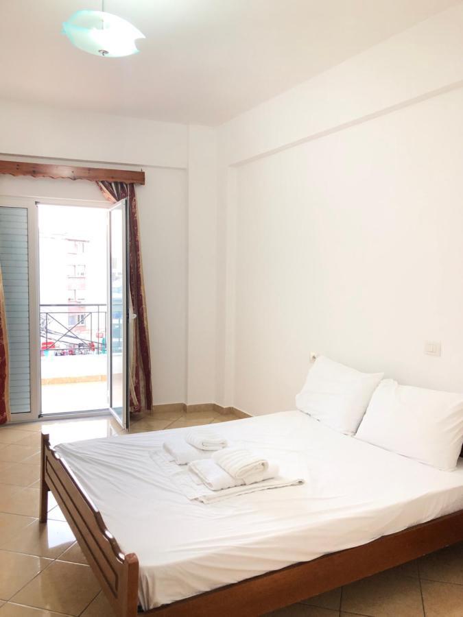 Center Hotel Pirro 히마레 외부 사진