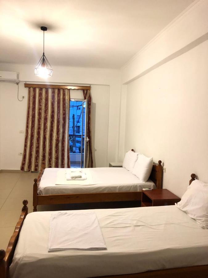 Center Hotel Pirro 히마레 외부 사진