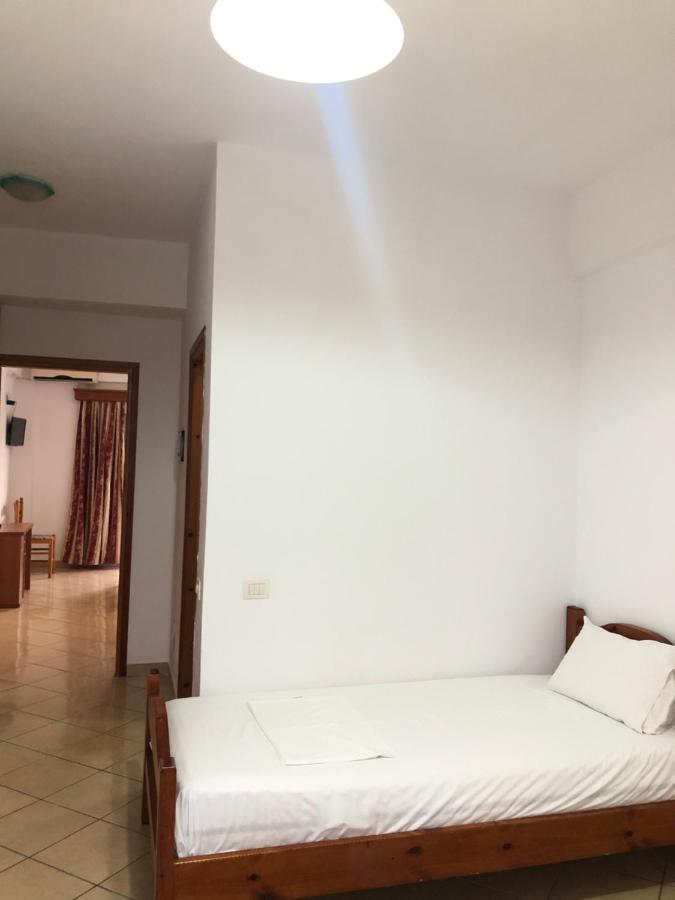 Center Hotel Pirro 히마레 외부 사진