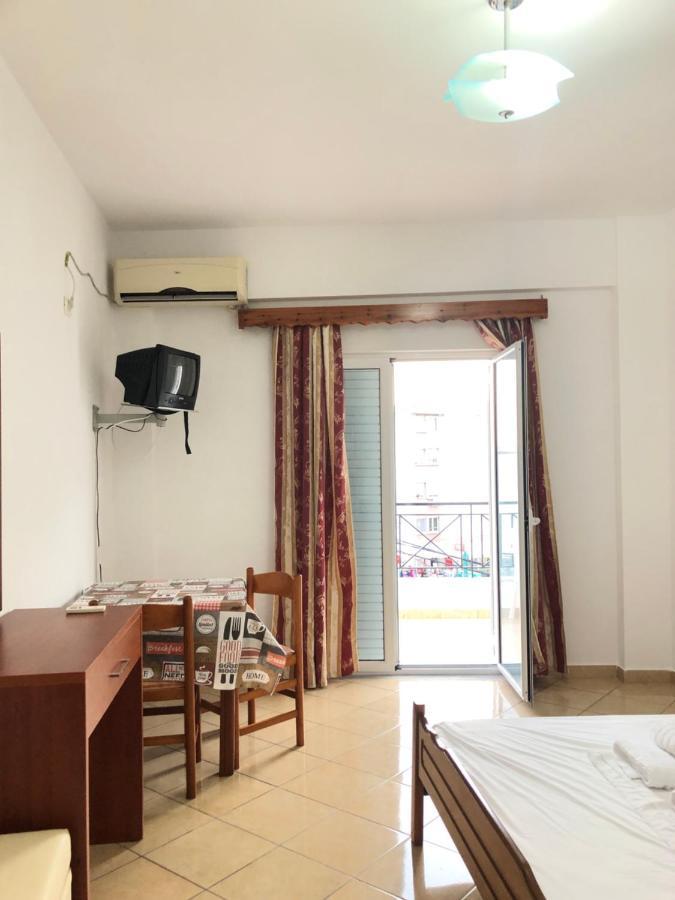Center Hotel Pirro 히마레 외부 사진