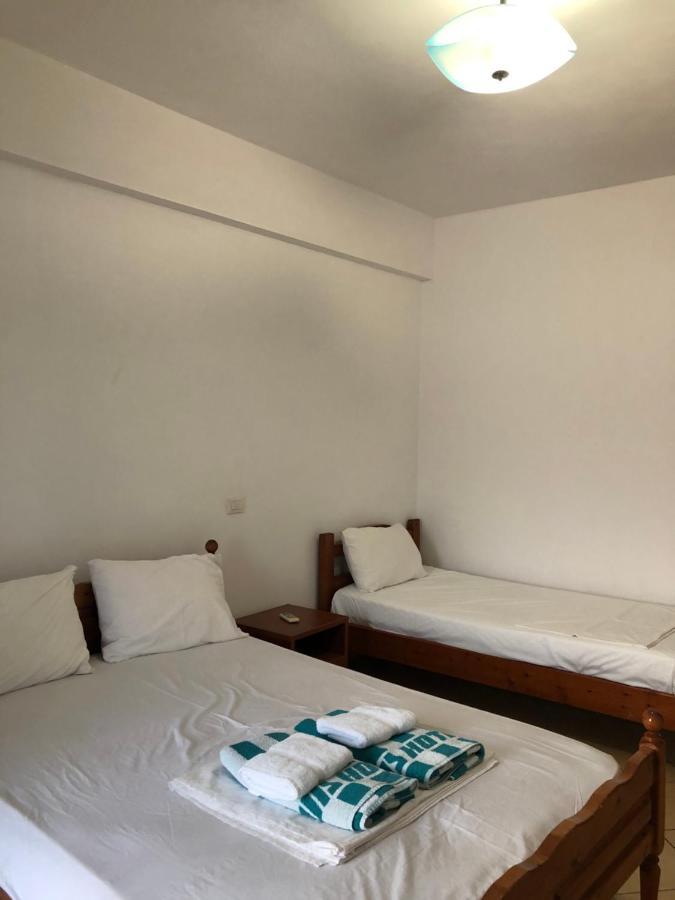 Center Hotel Pirro 히마레 외부 사진