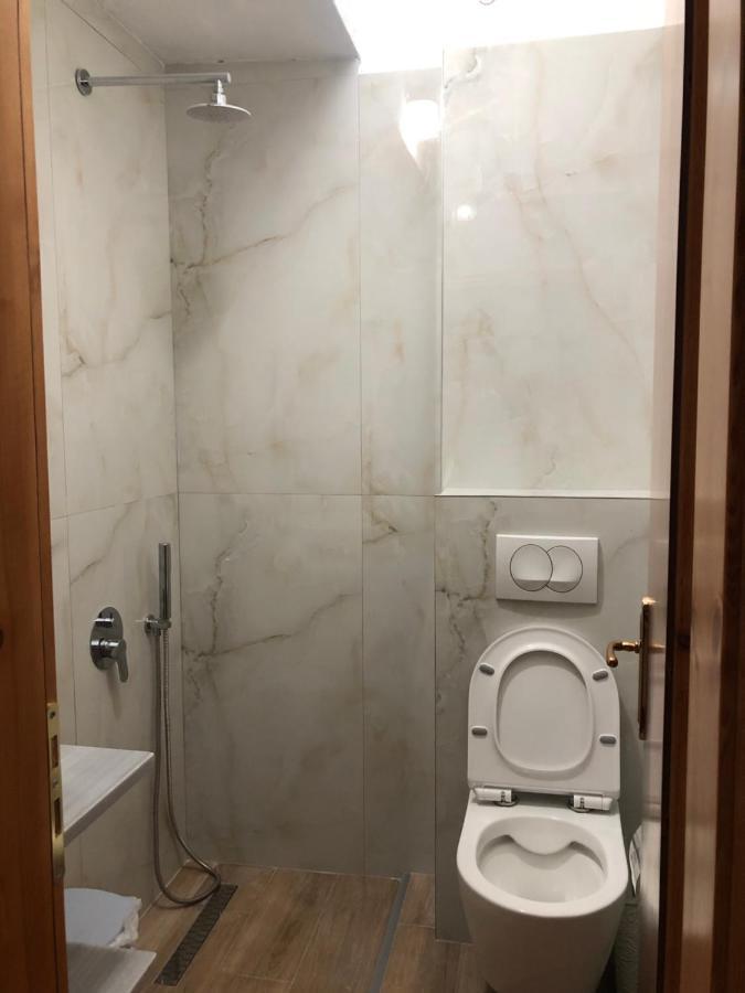 Center Hotel Pirro 히마레 외부 사진