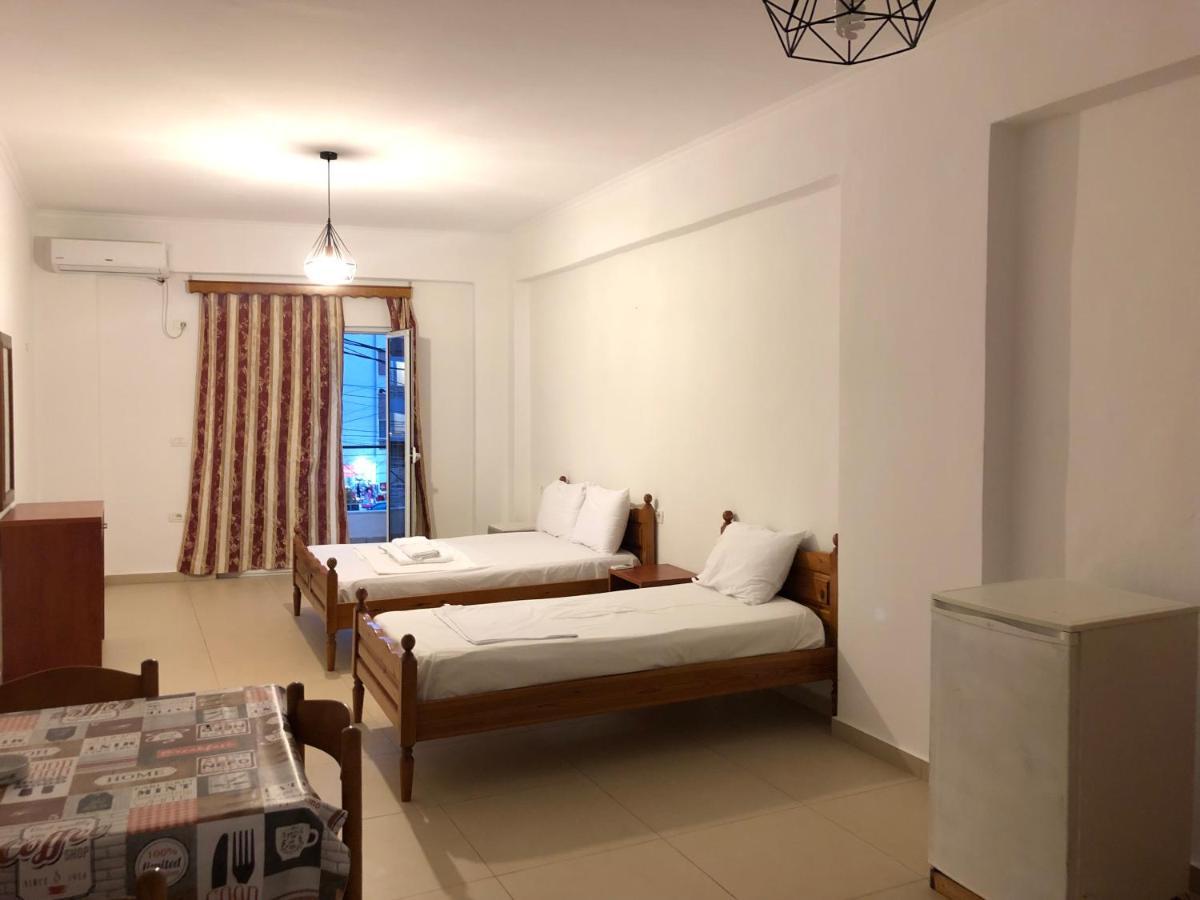 Center Hotel Pirro 히마레 외부 사진