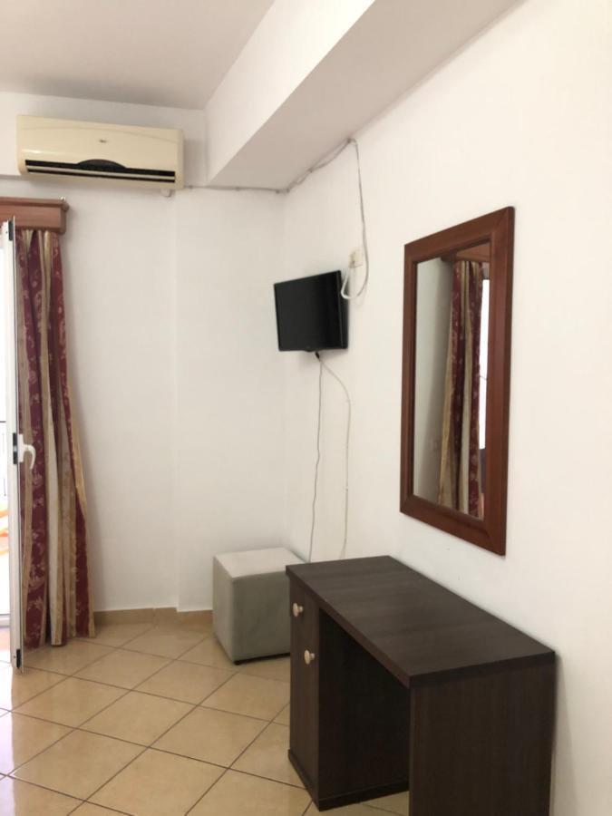Center Hotel Pirro 히마레 외부 사진