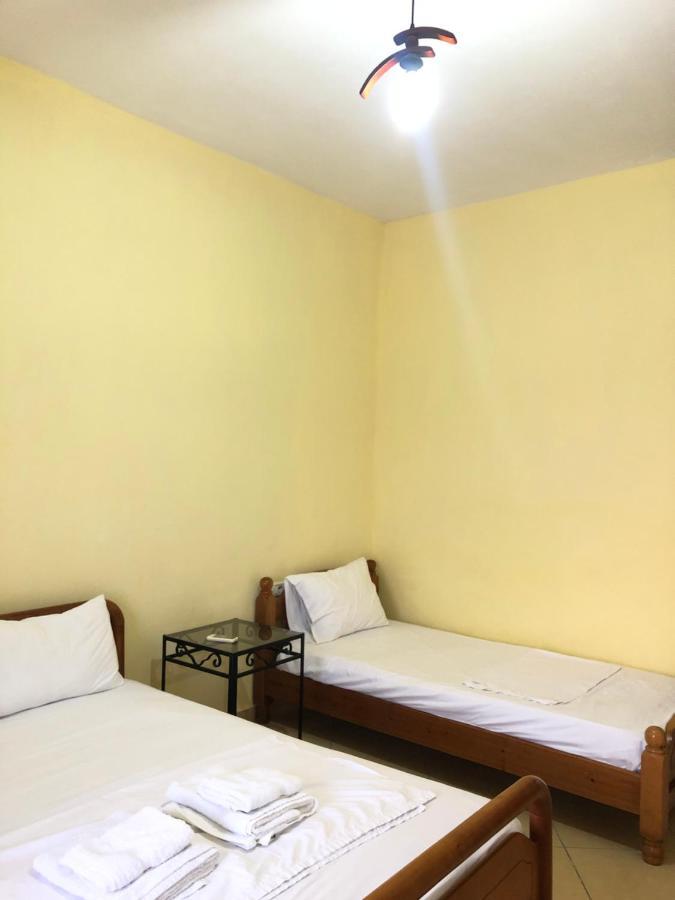 Center Hotel Pirro 히마레 외부 사진